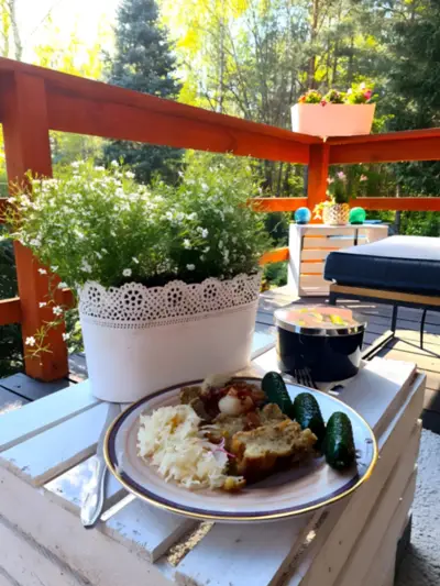 In The Woods Supraśl — obiad na tarasie wśród zieleni